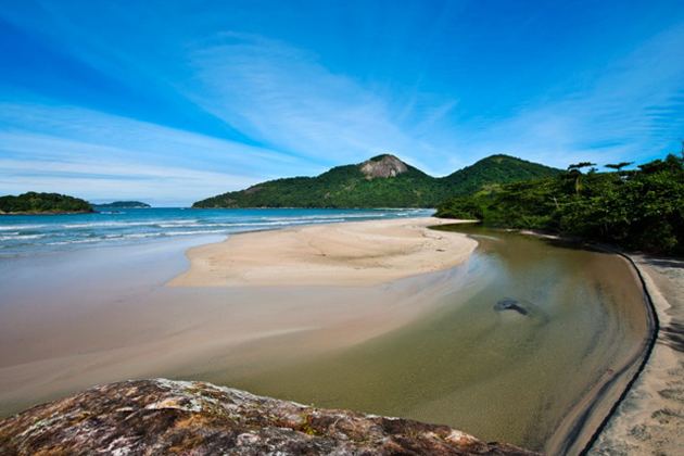 Praia-Dois-Rios-Ilha-Grande-RJ-765x510
