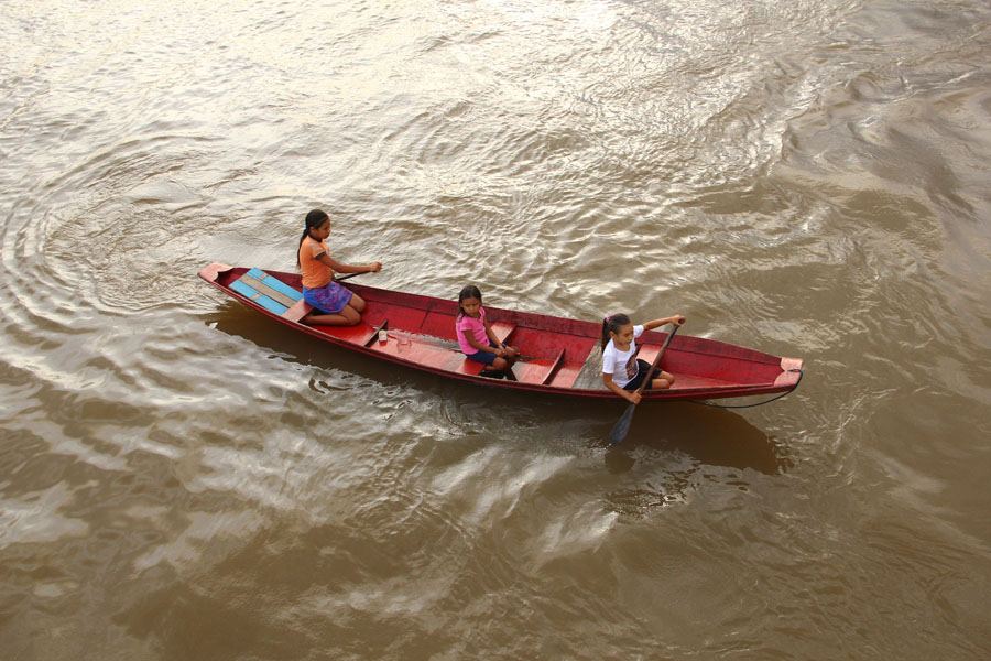 Viagem de barco na Amazônia